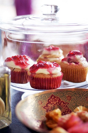 Obrázek - Nejlepší vanilkové cupcakes s vanilkovým krémem a jahodami