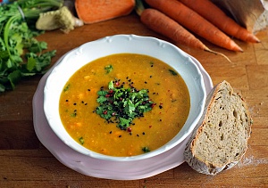 Obrázek - Polévka ze žlutého hrášku s kari, batáty a mrkví
