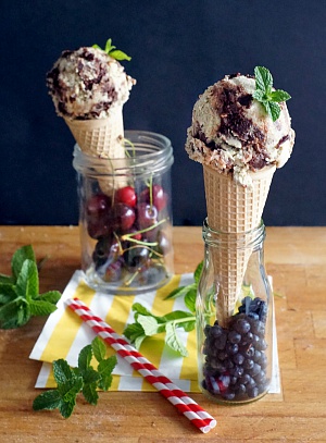 Obrázek - Mátová zmrzlina s kousky raw čoko-brownies