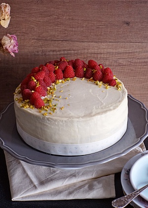Obrázek - Malinový dort s krémem z bílé čokolády