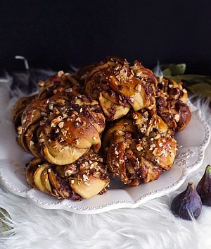 Obrázek - Švédské rolky s nutelou, ořechy a kardamomem