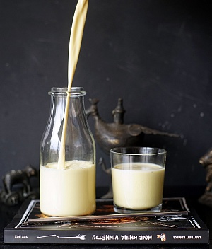 Obrázek - Zlaté mandlové mléko